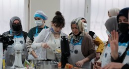 Bursa’da işaret diliyle pasta-yemek yaptılar