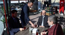 Şehr-i İzmit Kafe’de her Cuma çıkışı cemaate ücretsiz çay