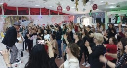 İzmir Karşıyakalı kadınlar eğlenceye doydu