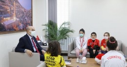 Satranç Şampiyonasında dereceye giren Öğrencilerden Vali Demirtaş’a Ziyaret