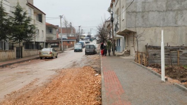 Bursa İnegöl Huzur Mahallesi’nde eksik kaldırımlar tamamlanıyor