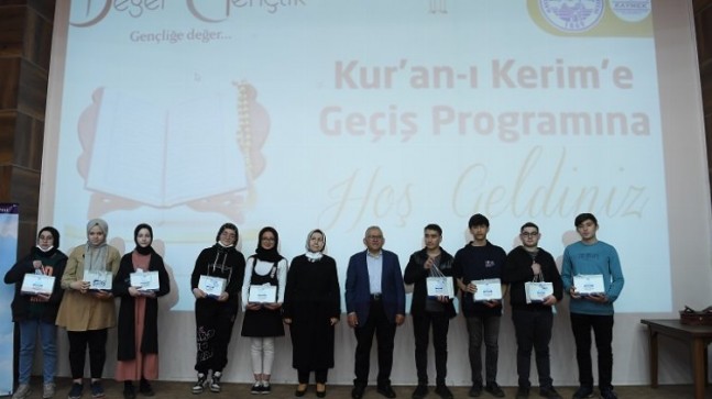 Memduh Büyükkılıç ‘değer’li gençlerle buluştu