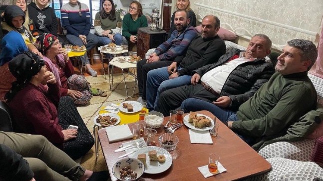 CHP Hopa’da ev ziyaretlerine devam ediyor