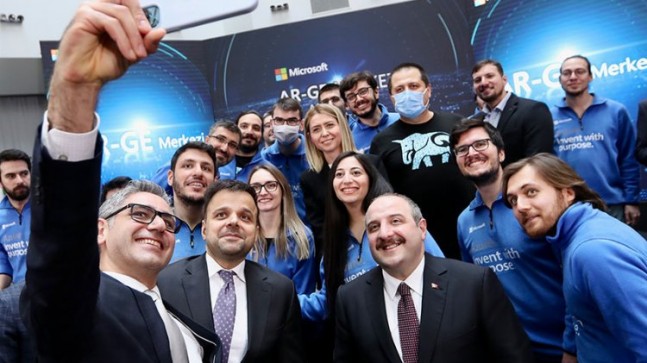Microsoft Türkiye’de Ar-Ge Merkezi açtı… Bakan Varank: “Yatırım yapın, beraber kazanalım” dedi