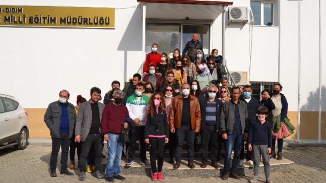 Didim’de görevden alınan müdür için bir araya geldiler