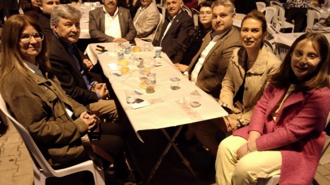 İYİ Parti Marmaris’te sokakta halka açık iftar