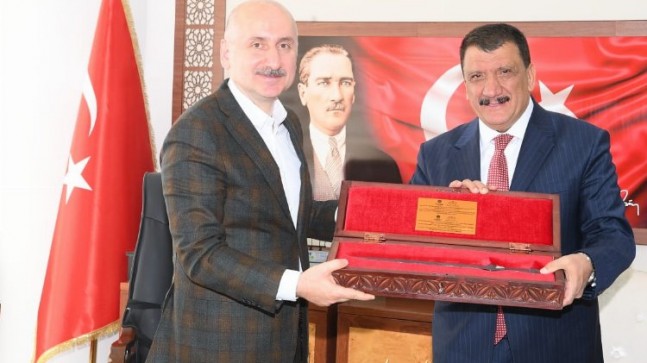 Bakan Karaismailoğlu’ndan Malatya Büyükşehir’e ziyaret