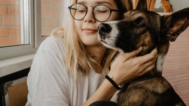 Evde erken yaşta kedi ve köpek beslemek, alerji riskini azaltıyor