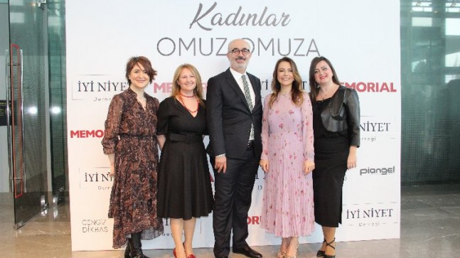 Kadınlar omuz omuza…