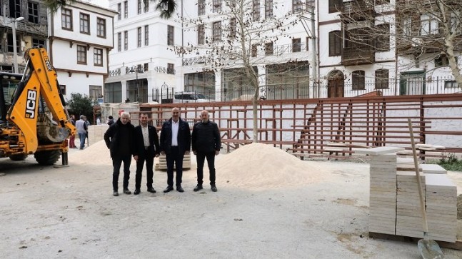 Bursa Mudanya’da Taş Mektep’e avlu