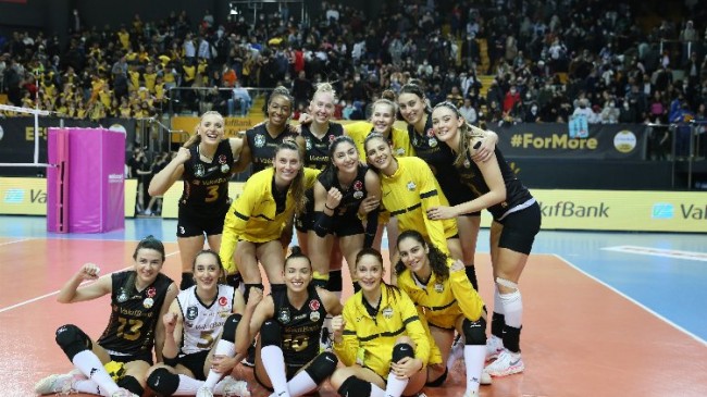 Lider VakıfBank kazanmaya devam ediyor