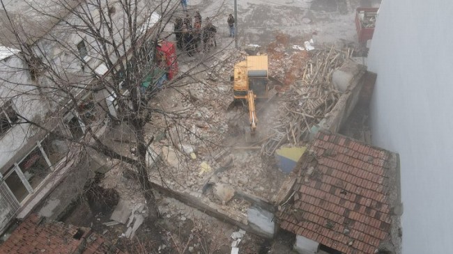 Bursa Yıldırım’da riskli yapılar yıkılıyor
