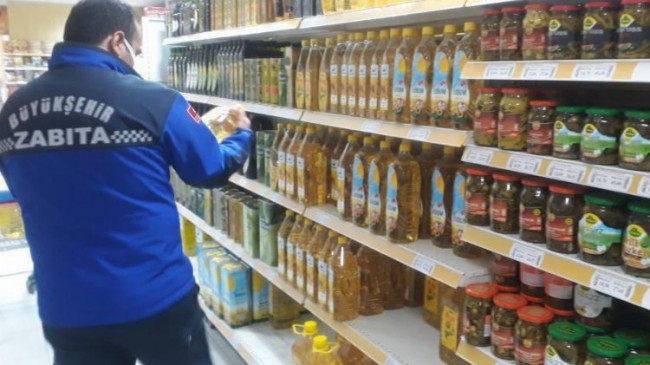 Kocaeli Büyükşehir Zabıtasının market denetimleri sürüyor