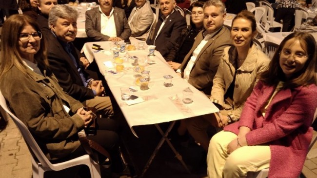 İYİ Parti Marmaris’te sokakta halka açık iftar