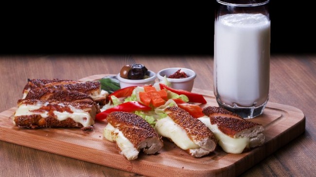 Sahurda sütü, iftarda ayranı sofralardan eksik etmeyin!
