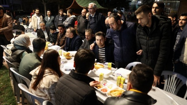 AK Parti Nevşehir’den gençlerle sahur