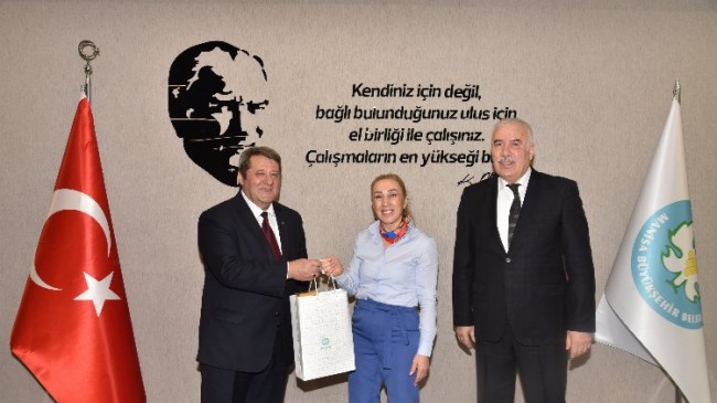 Olimpiyat Madalyalı Şenyurt’tan Manisa Büyükşehir’e ziyaret
