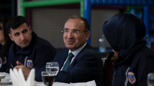 Bakan Bozdağ, infaz ve koruma memurlarıyla oruç açtı