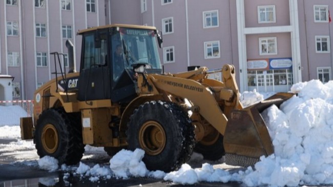 Nevşehir Belediyesi kar temizliğinde