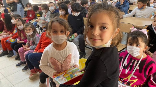 İzmirli miniklerden kitap kampanyası