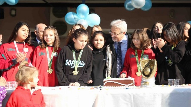 Bursa Nilüfer’de ‘Softbol’da kupa sevinci