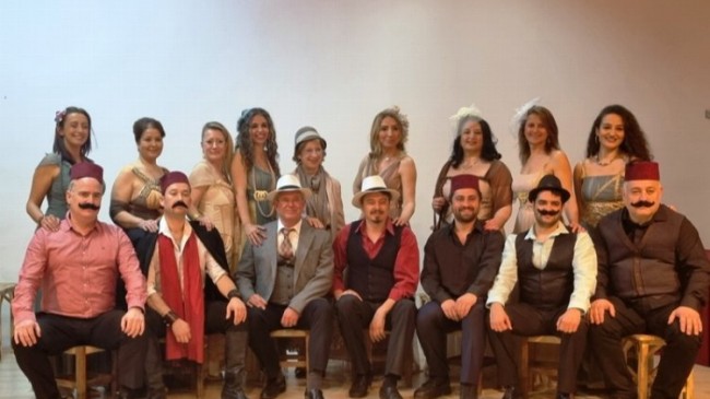 İzmir Aşkına, 80 kişi sahnede