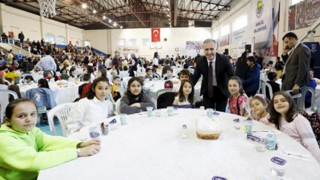 Bursa İnegöl’de çocuklara özel tekne orucu iftarı yapıldı